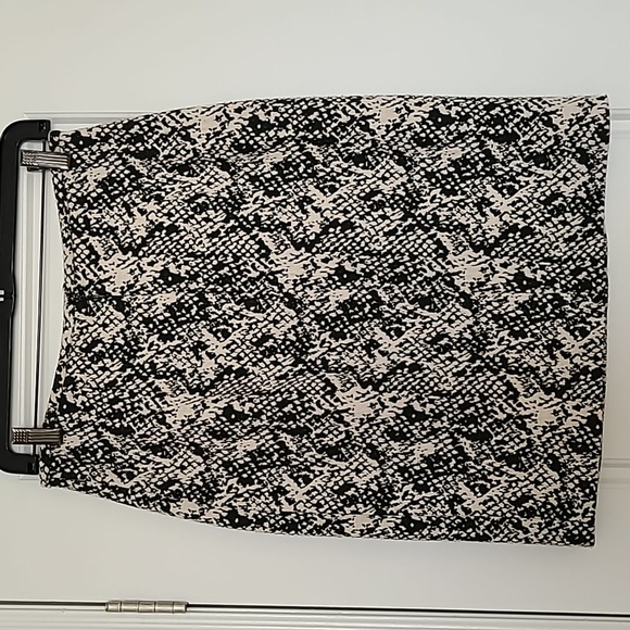 Calvin Klein skirt - Picture 3 of 4